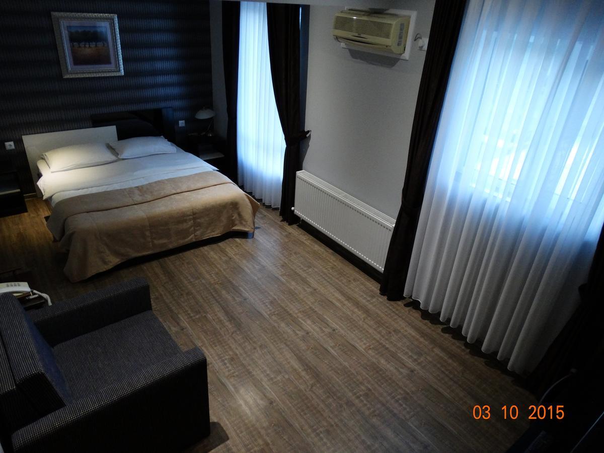 Hotel Mimoza Razgrad Exterior photo
